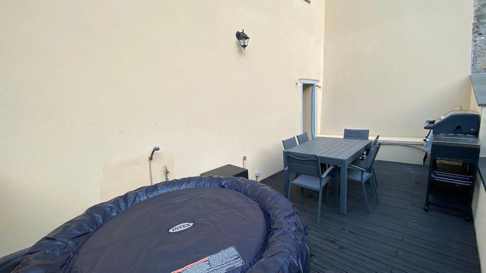 3 Pieces Spacieux Plein Centre, Parking,Clim, Terrasse, Jardin Foix 0*,  Francie